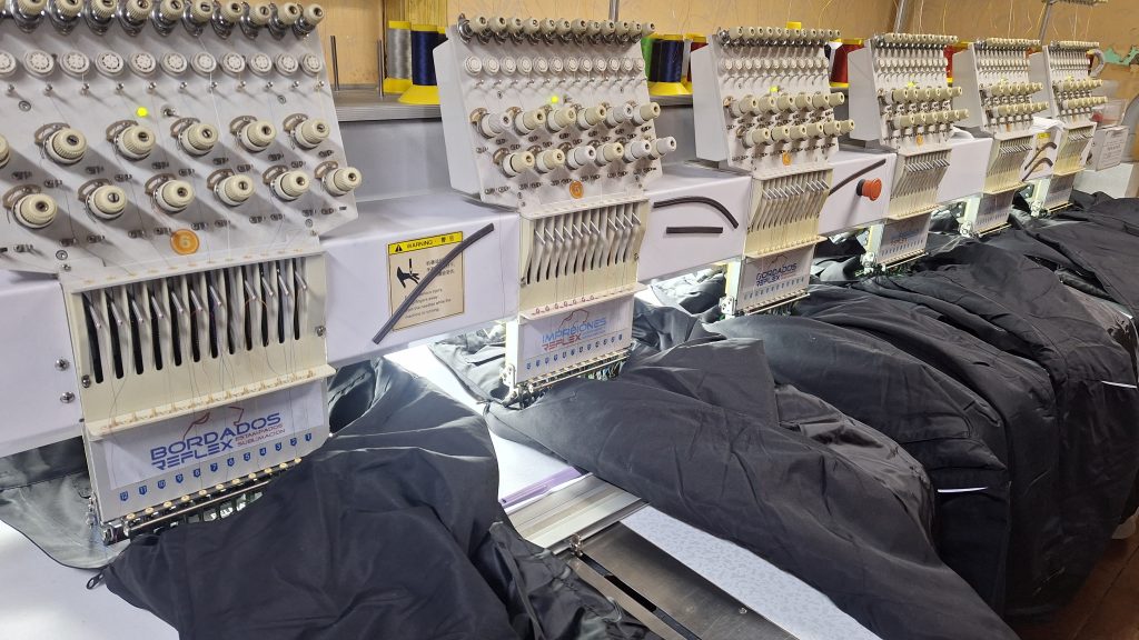 Taller de bordados industriales Impresiones Reflex con maquinas computarizadas